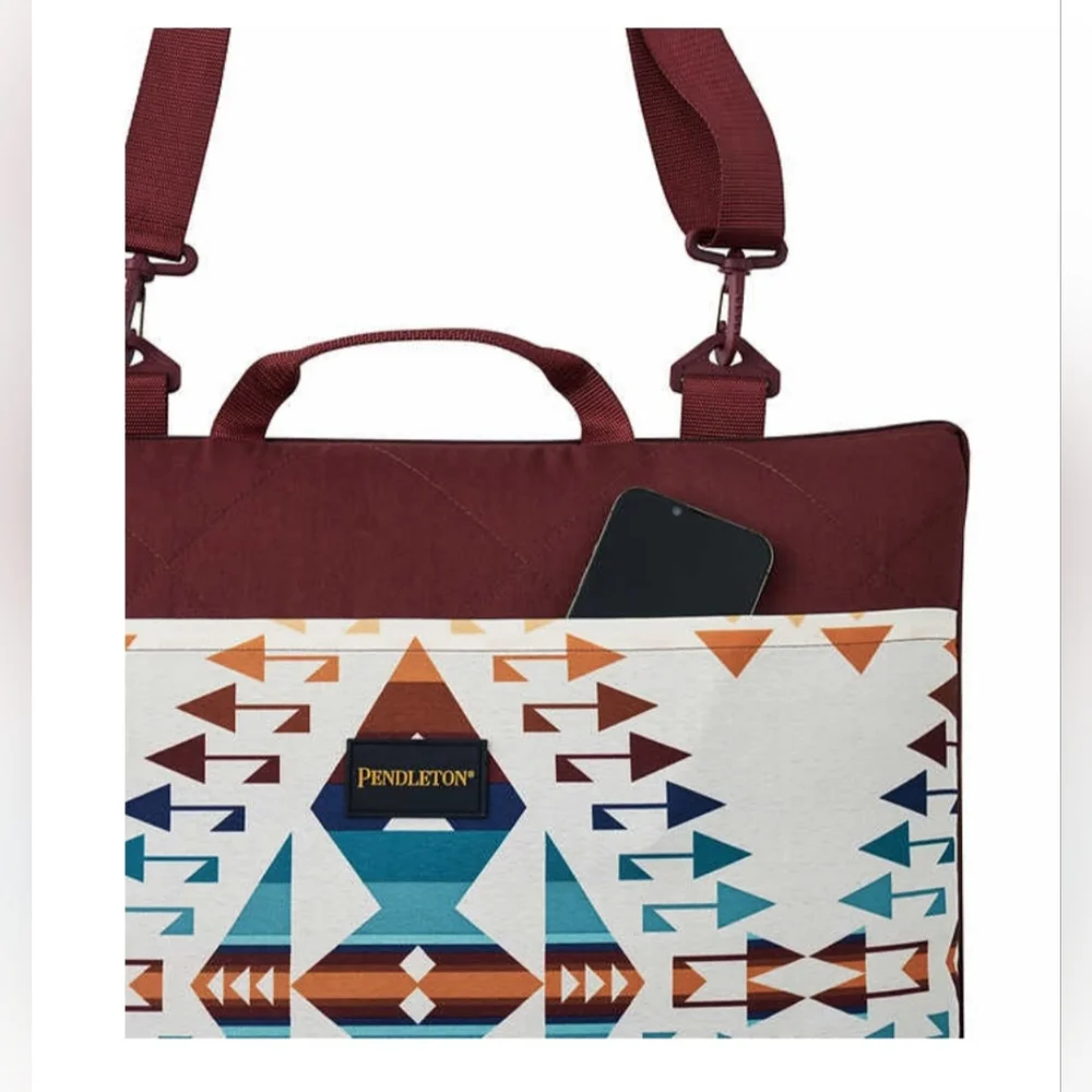 Pendleton Outdoor Packable Blanket 60 in x 72 in - Picture 8 of 9
